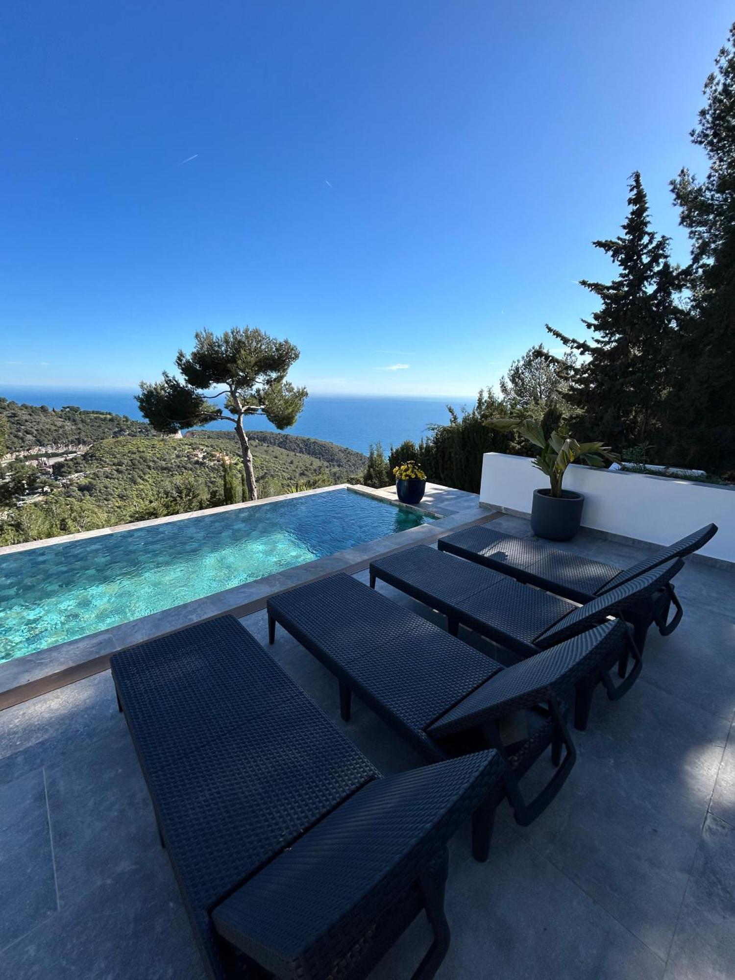 Eze - Appartement Dans Bas De Villa Avec Piscine Pres De Monaco Exterior foto